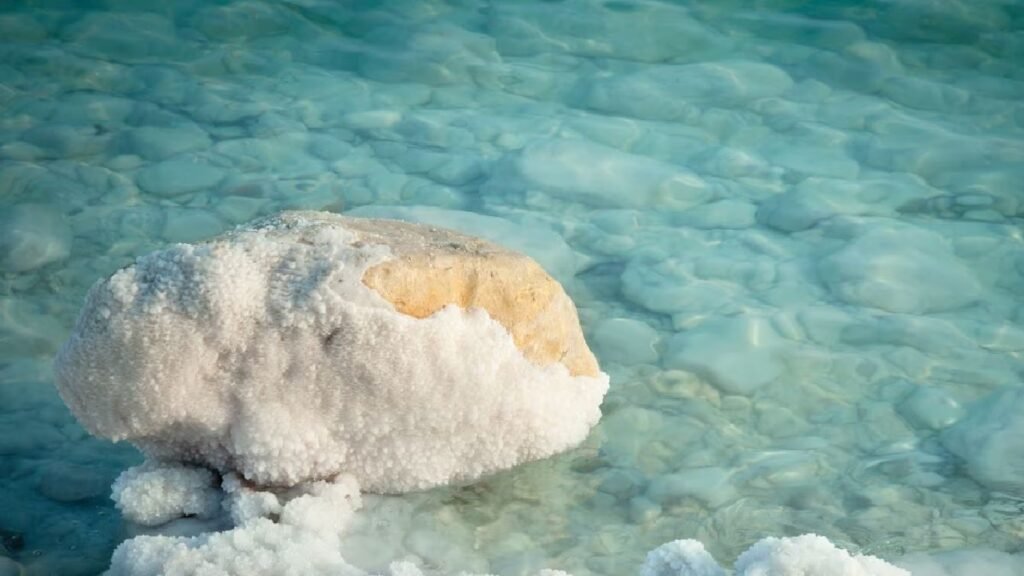 समुद्र के पानी में इतना नमक कहां से