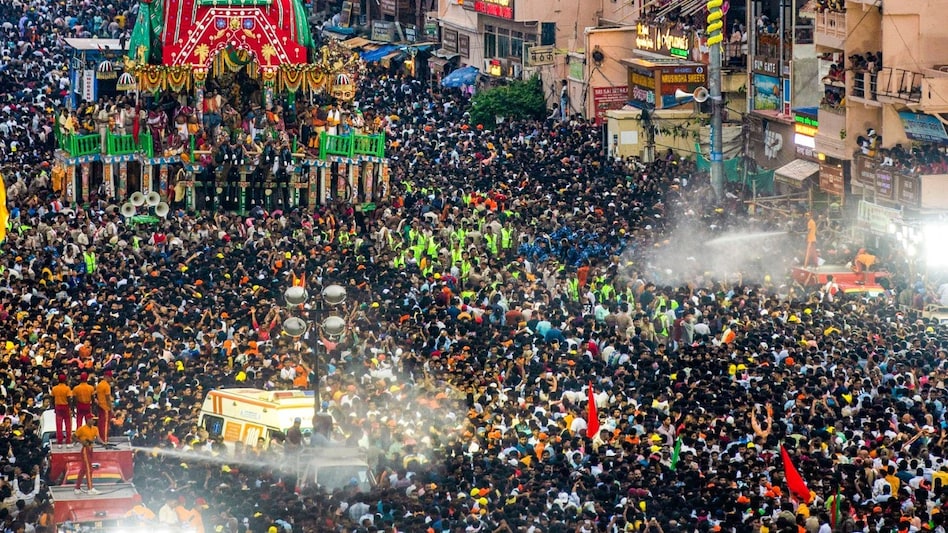 पुरी में जगन्नाथ यात्रा के दौरान अफरा तफरी, 600 श्रद्धालु घायल, रथ भी अटका