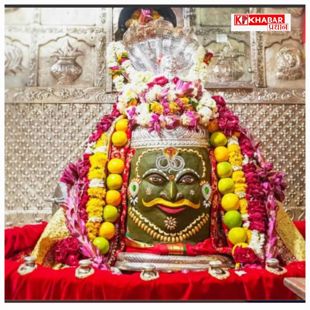 उज्जैन के महाकाल मंदिर में शिव नवरात्रि में प्रशासक ने मंदिर एक्ट का पालन कराया:भोग लगाया, चांदी की थाली व कटोरा कोठार में जमा किया: